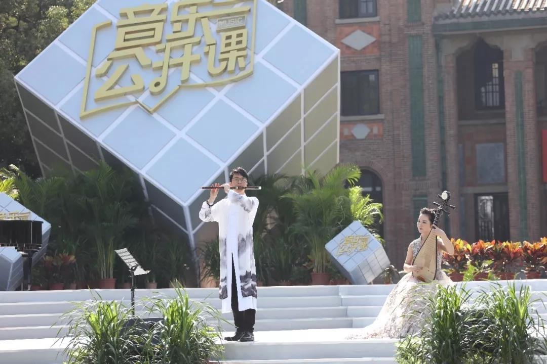 tcy8722太阳集团教师陈柏安、胡妍璐合奏《梦舞敦煌》